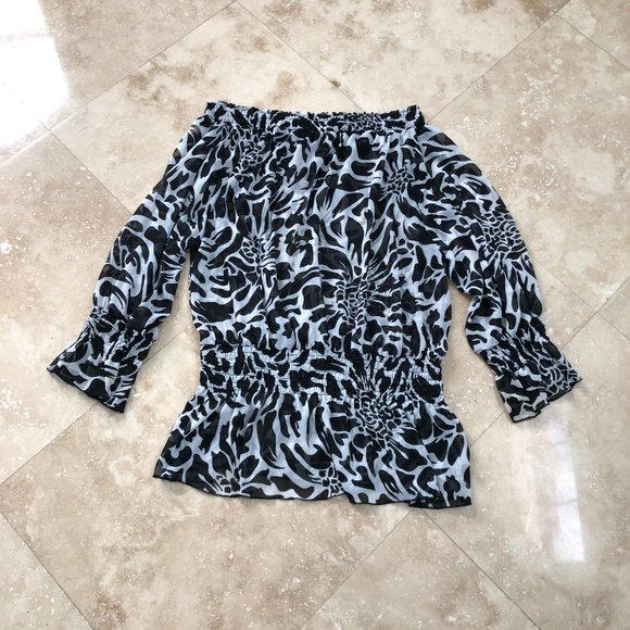 Off the Shoulder Black and White Women's Blouse Priced Too Low For A Discount - Picture 8 of 9